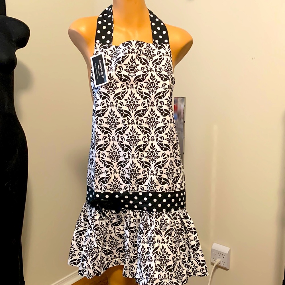 New cute black & white apron